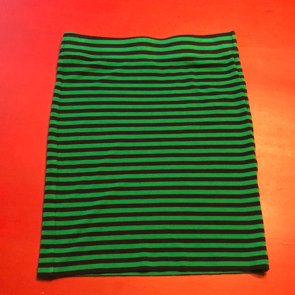 Hi-Line medium fitted skirt